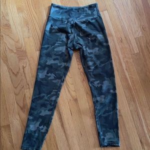 Camouflage athletic leggings
